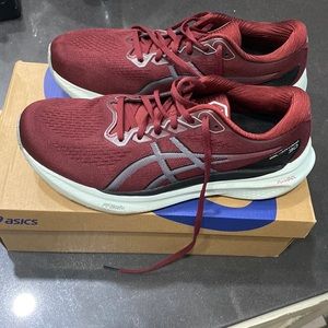 Asics Gel-Kayano Men’s running shoes size 11